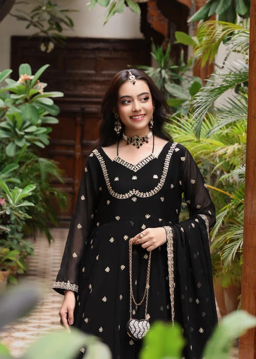 Mehr-e-Siyah Embroidered Black Chiffon Pishwas Suit Ready to Wear Pakistani Festive Party Wear Women's Outfit