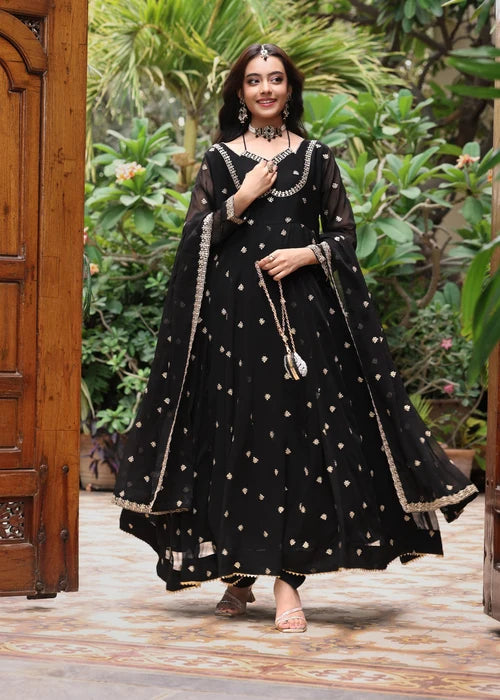 Mehr-e-Siyah Embroidered Black Chiffon Pishwas Suit Ready to Wear Pakistani Festive Party Wear Women's Outfit